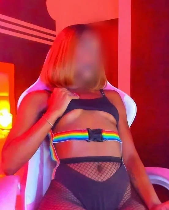 Erin, 25