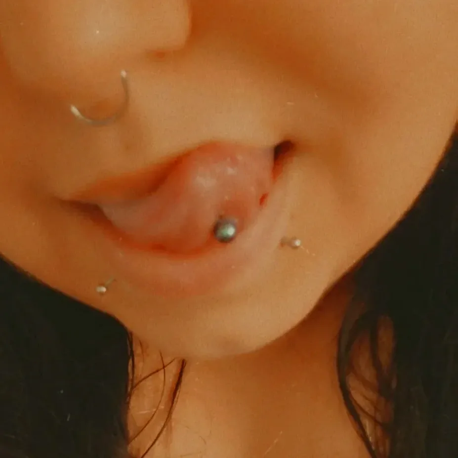 Isabelle, 30